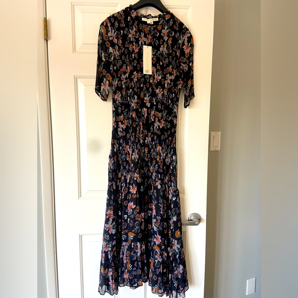 Beautiful, Veronica Beard dress. Great for the Fall season.